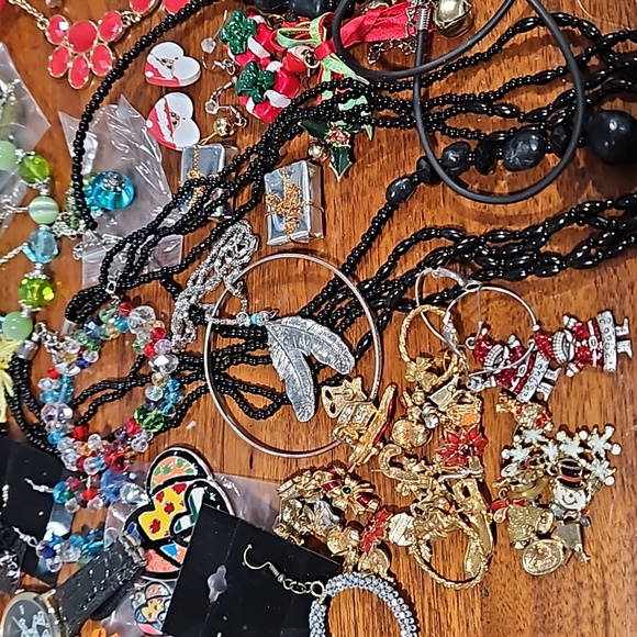 Large wearable jewelry lot 3 lbs. Vintage to modern, some new - Picture 5 of 12